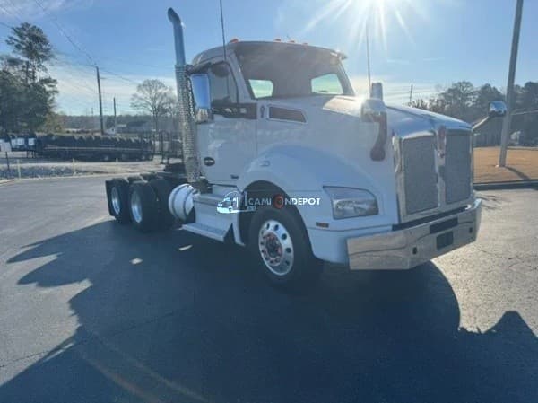 2021 Kenworth T880 Day Cab Trucks