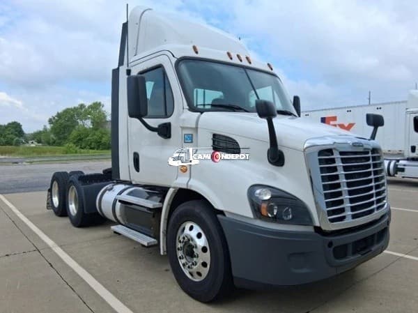 2018 Freightliner CASCADIA 113 Day Cab Trucks