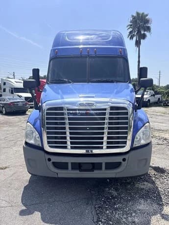 2015 Freightliner Cascadia Evolution Sleeper Trucks